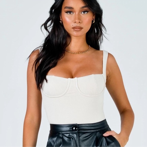 Princess Polly Kloye bodysuit In Beige size 2 NWOT ribbed material - Picture 2 of 3